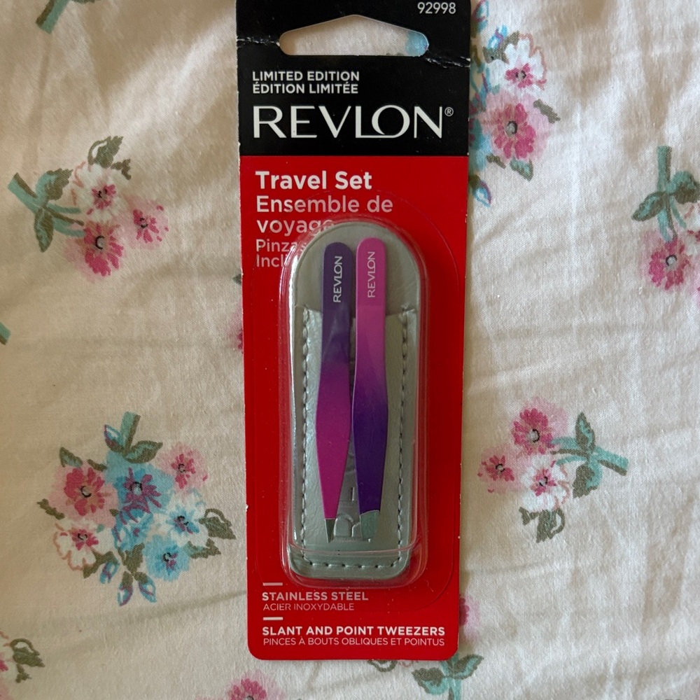 Travel set of tweezers